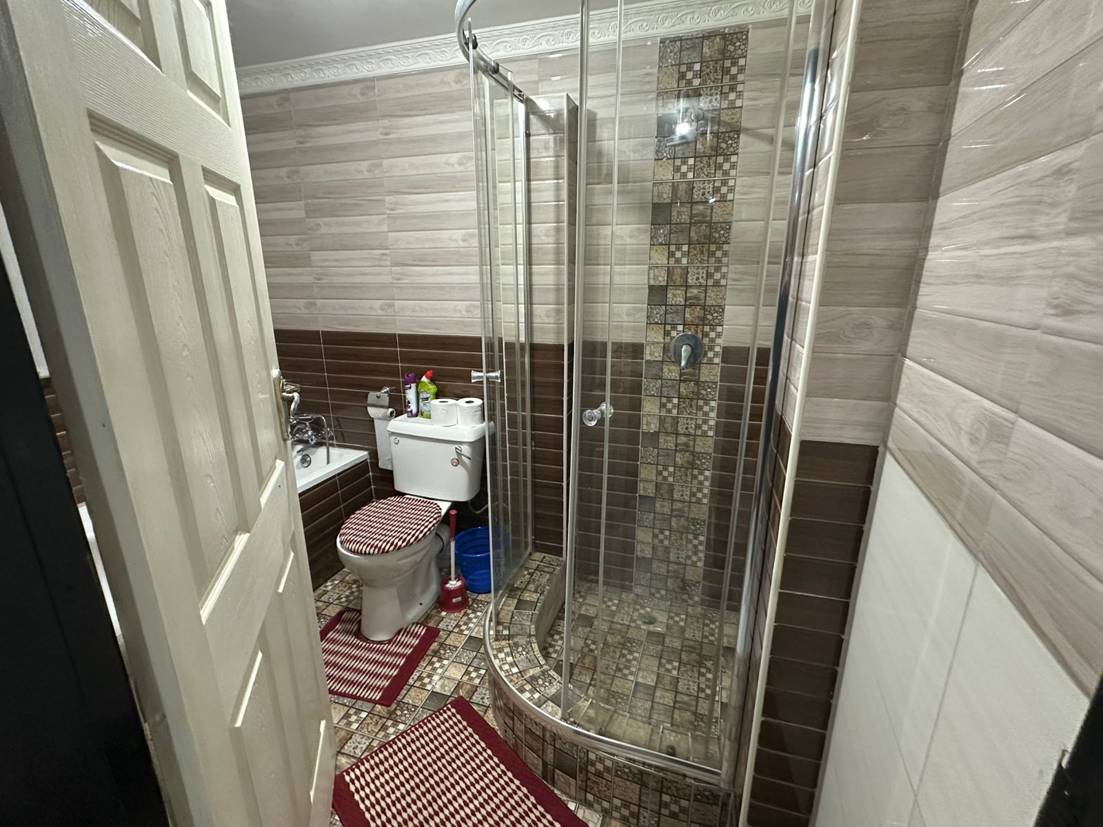 Master Bedroom Bathroom